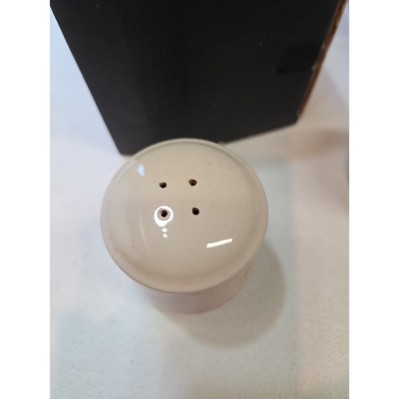 Vintage Ceramic Salt & Pepper Shakers Beige with Gold Pattern Retro Kitchen Deco - Picture 2 of 8